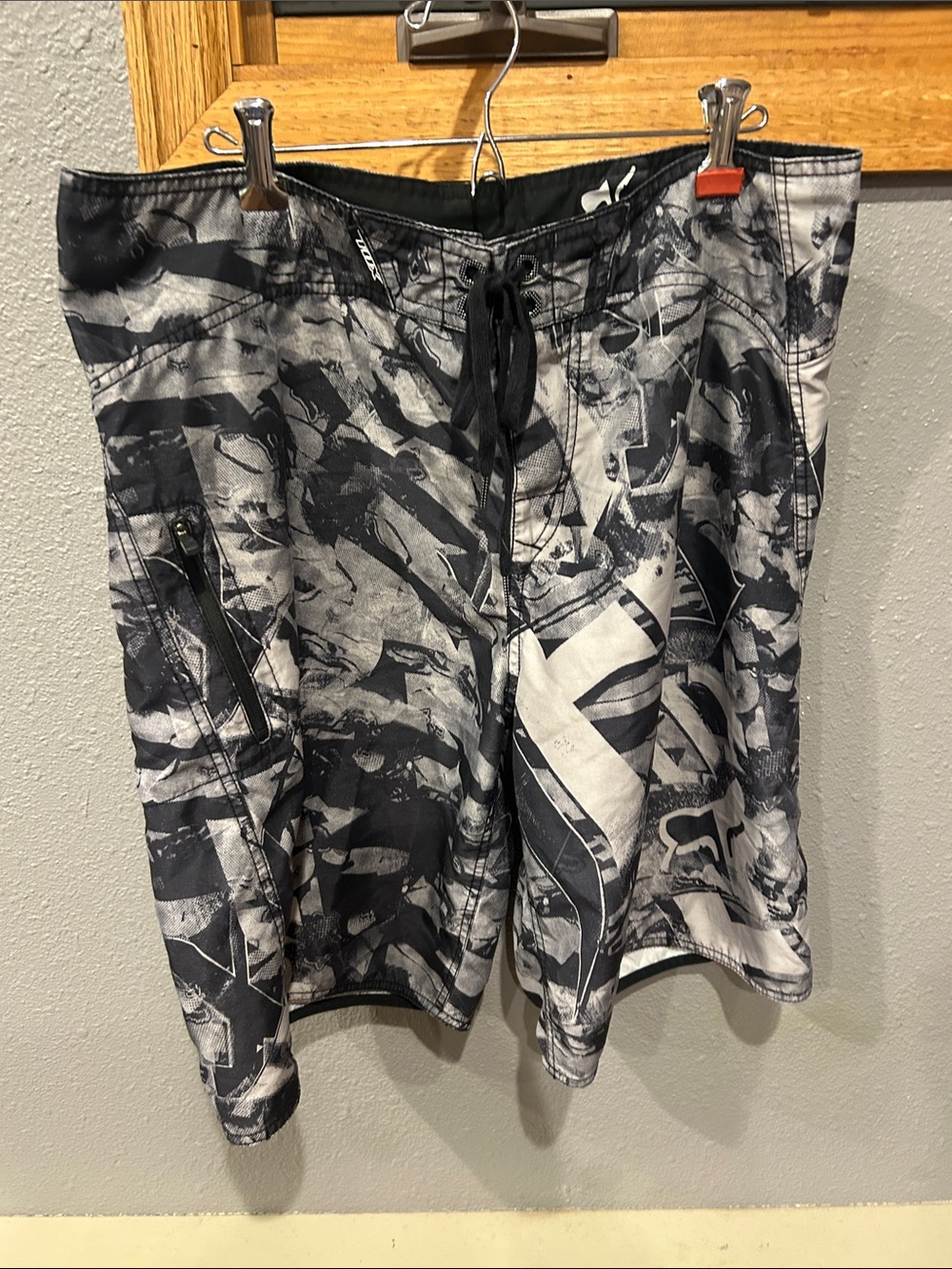 Fox Men's Abstract Graphic Board Shorts Size 36 Waist